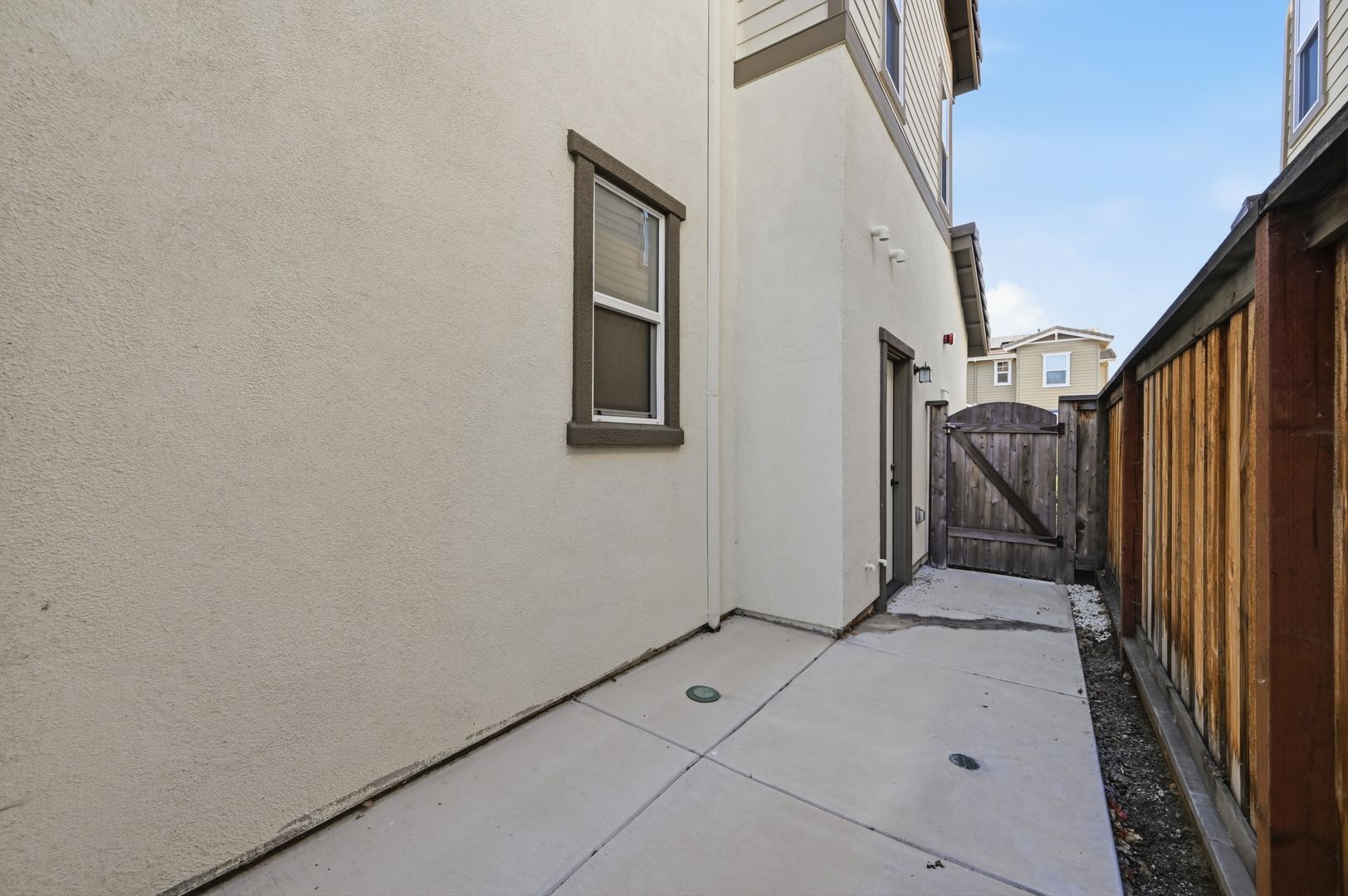 1652 Wonderland Way - Hayward - California - 4 bed, 3.5 bath rental property