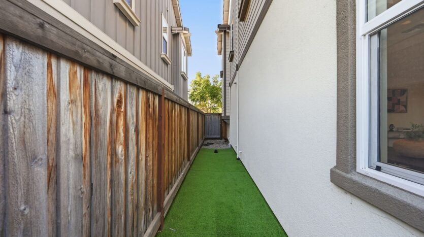 1652 Wonderland Way - Hayward - California - 4 bed, 3.5 bath rental property