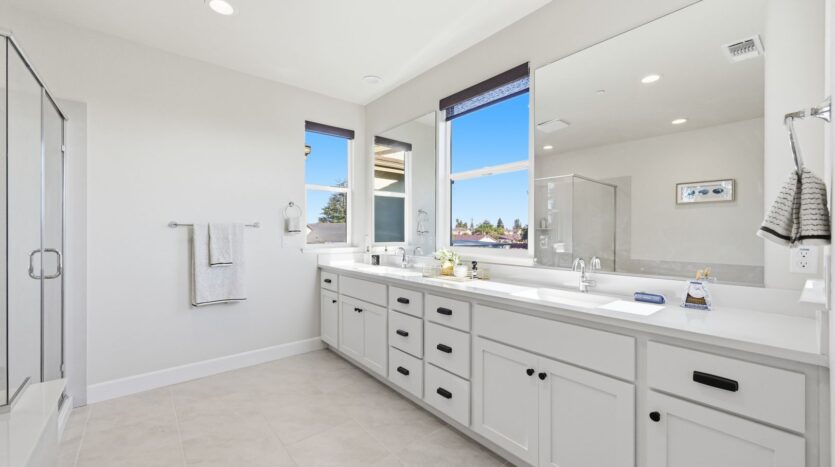 1652 Wonderland Way - Hayward - California - 4 bed, 3.5 bath rental property