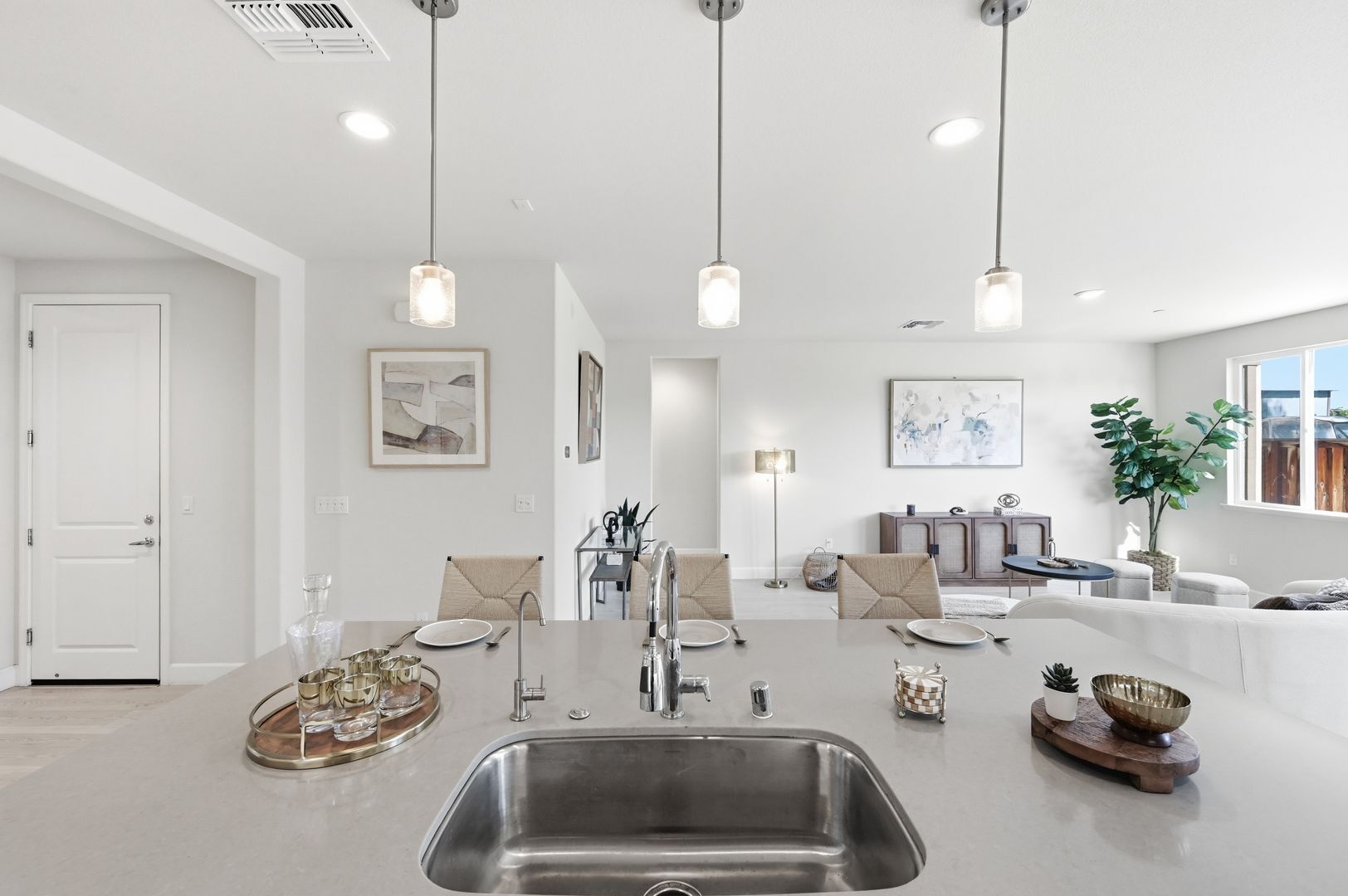 1652 Wonderland Way - Hayward - California - 4 bed, 3.5 bath rental property