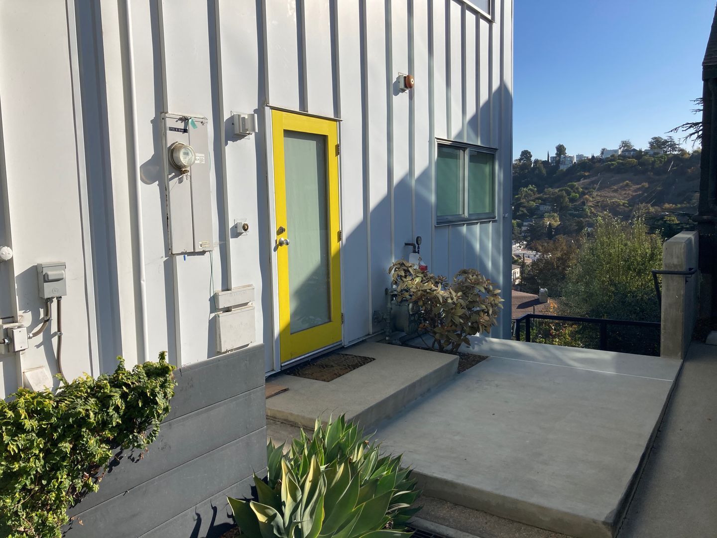 1700 Brewer Trail - Los Angeles - California - 2 bed, 2.5 bath rental property