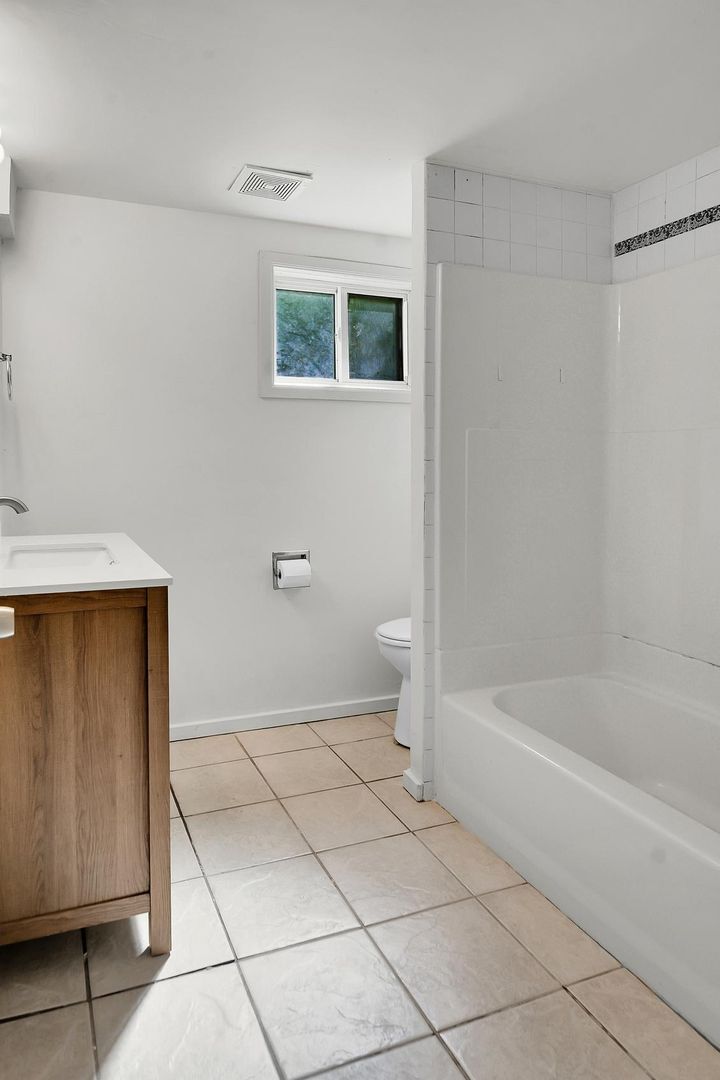 2328 Tacoma Ave S - Tacoma - Washington - 5 bed, 2 bath rental property