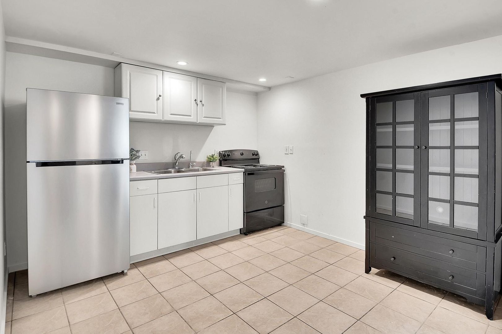 2328 Tacoma Ave S - Tacoma - Washington - 5 bed, 2 bath rental property