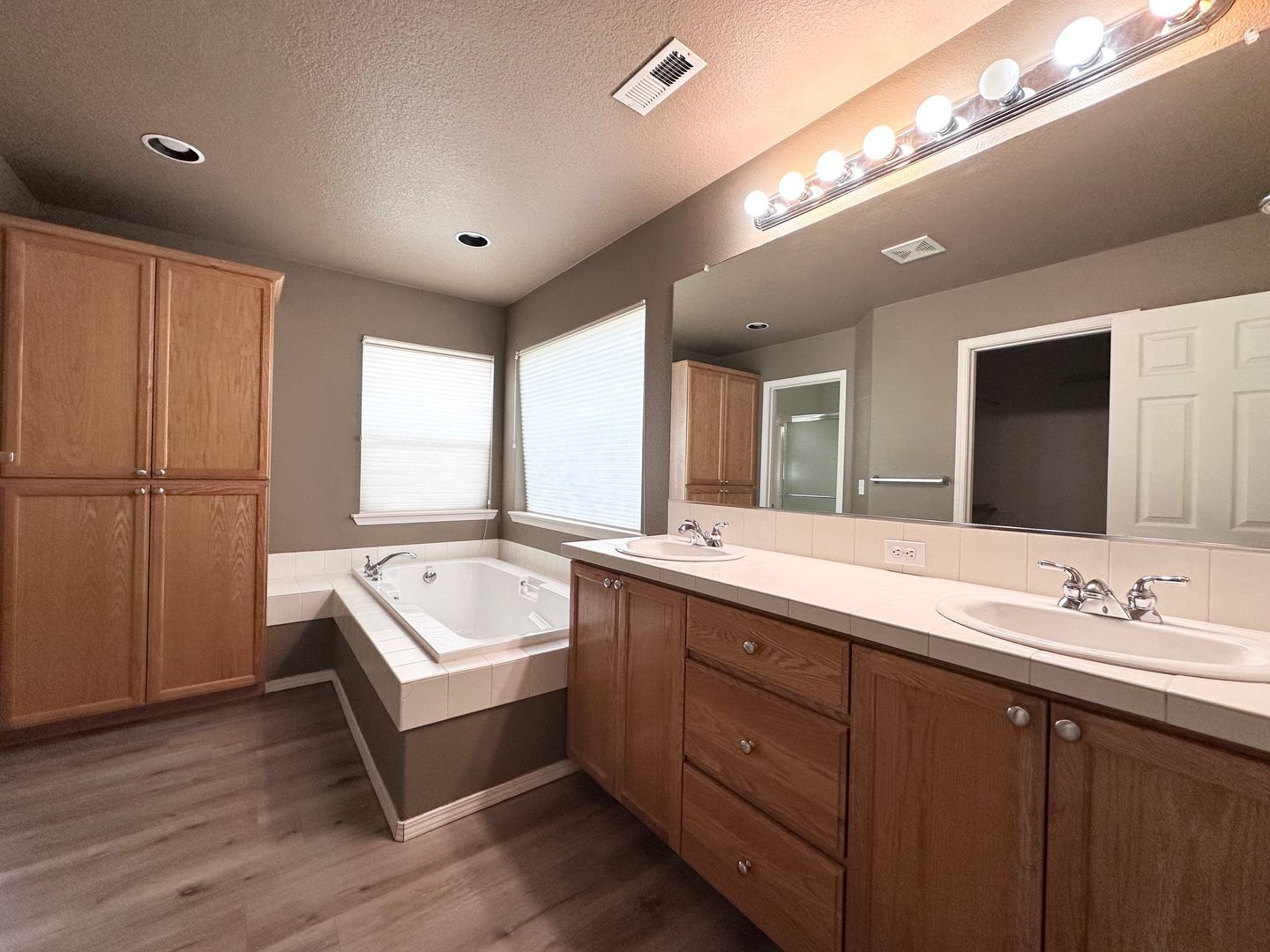 2472 NW Rogue Valley Terrace - Beaverton - Oregon - 3 bed, 2.5 bath rental property
