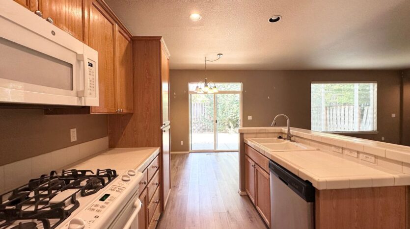 2472 NW Rogue Valley Terrace - Beaverton - Oregon - 3 bed, 2.5 bath rental property
