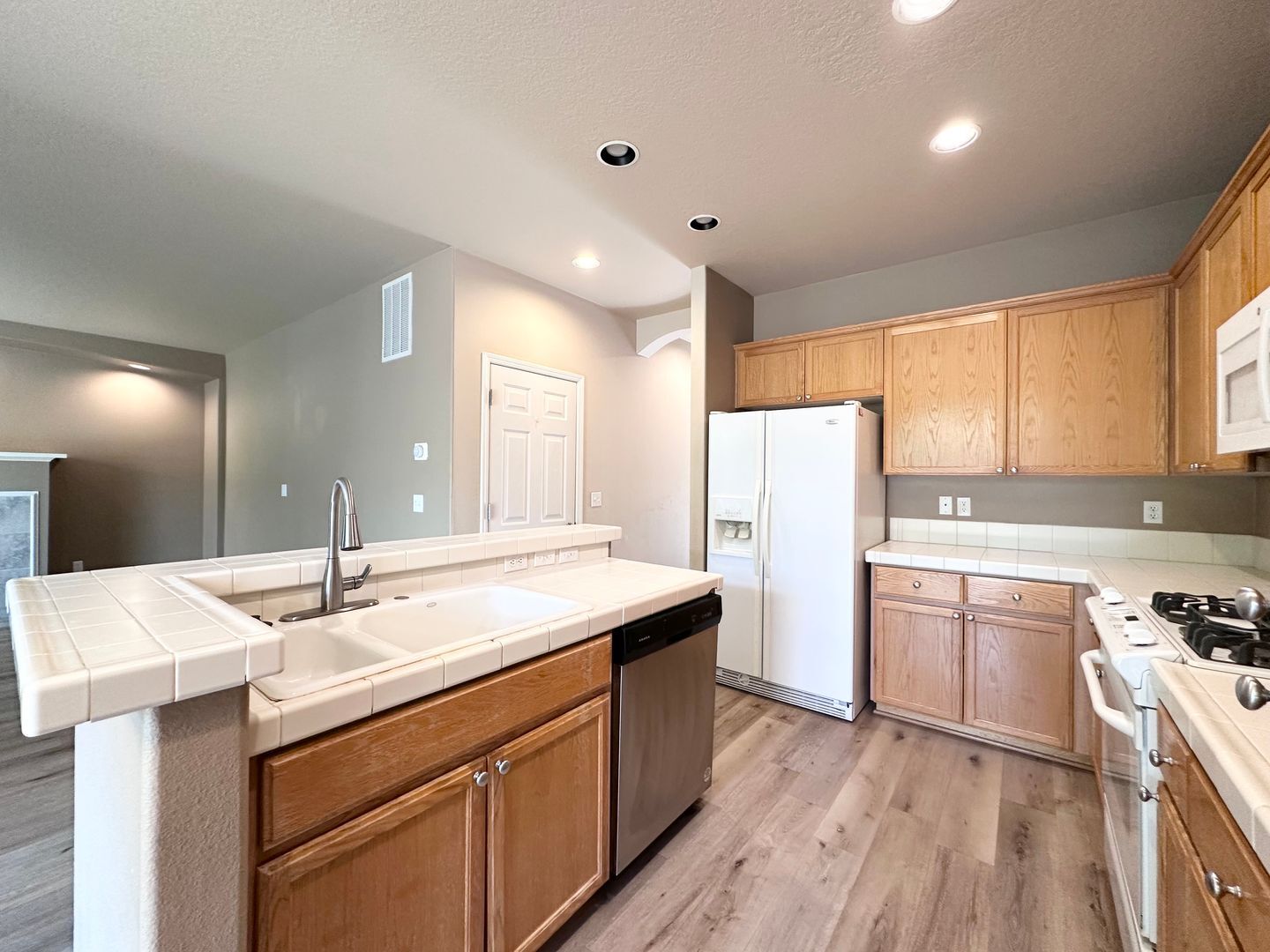 2472 NW Rogue Valley Terrace - Beaverton - Oregon - 3 bed, 2.5 bath rental property