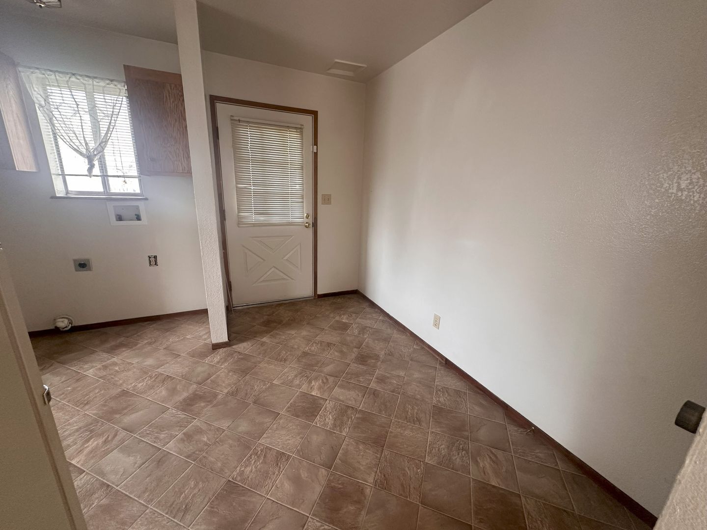 304 Richmond Road Unit B - Susanville - California - 2 bed, 1 bath rental property