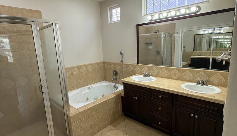 3652 W Black Walnut Ln - Fresno - California - 3 bed, 2 bath rental property