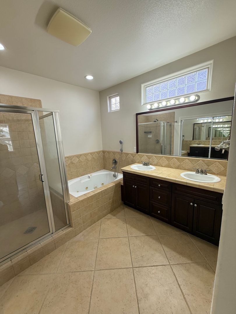 3652 W Black Walnut Ln - Fresno - California - 3 bed, 2 bath rental property