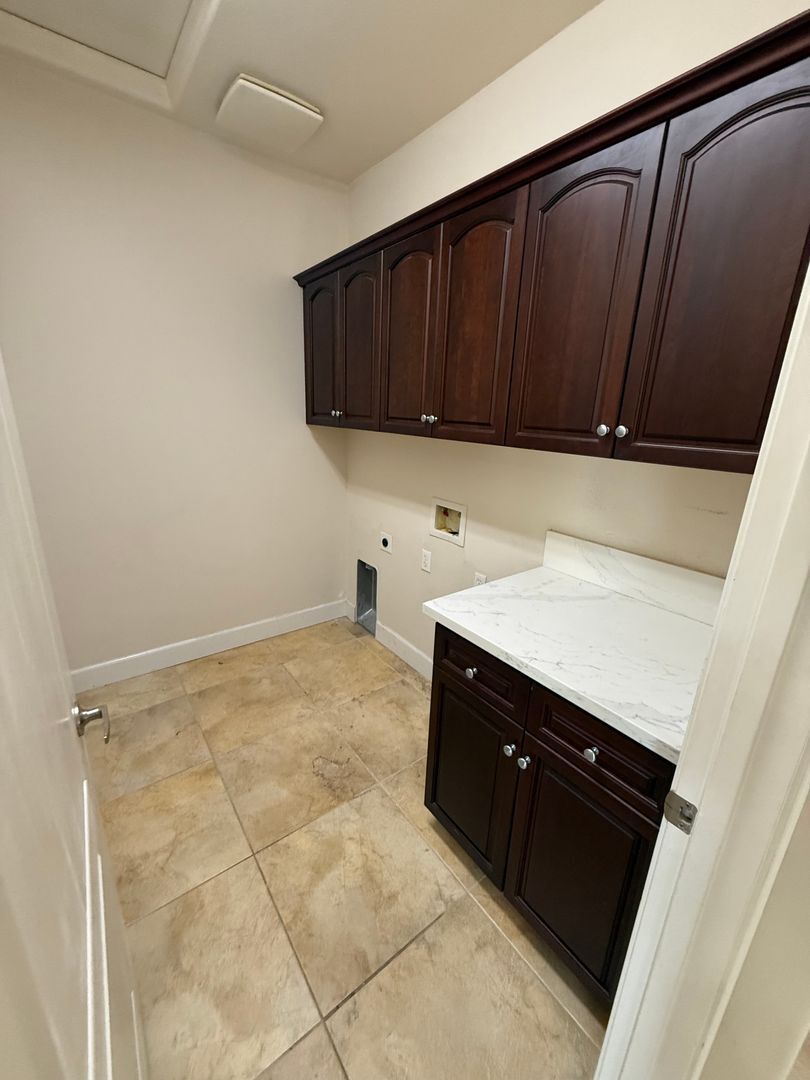 3652 W Black Walnut Ln - Fresno - California - 3 bed, 2 bath rental property