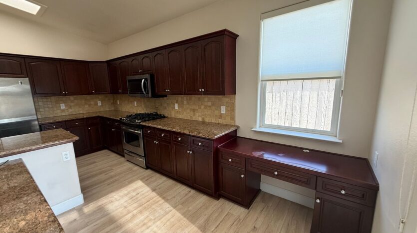 3652 W Black Walnut Ln - Fresno - California - 3 bed, 2 bath rental property