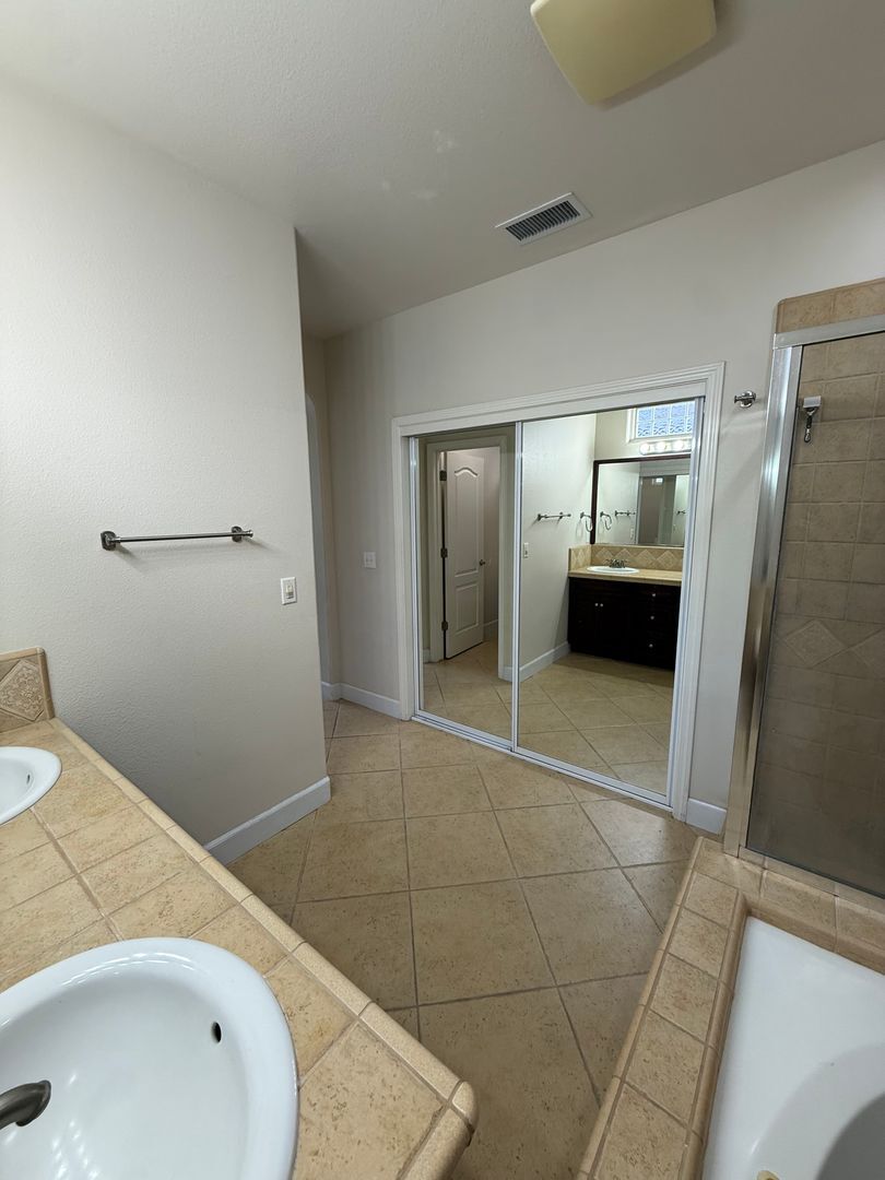 3652 W Black Walnut Ln - Fresno - California - 3 bed, 2 bath rental property
