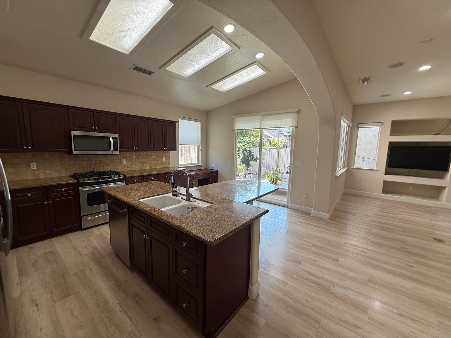 3652 W Black Walnut Ln - Fresno - California - 3 bed, 2 bath rental property