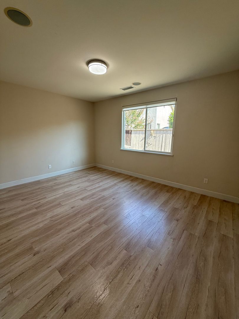 3652 W Black Walnut Ln - Fresno - California - 3 bed, 2 bath rental property