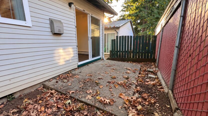 37950 HWY 26 - #03 - Sandy - Oregon - 2 bed, 1 bath rental property