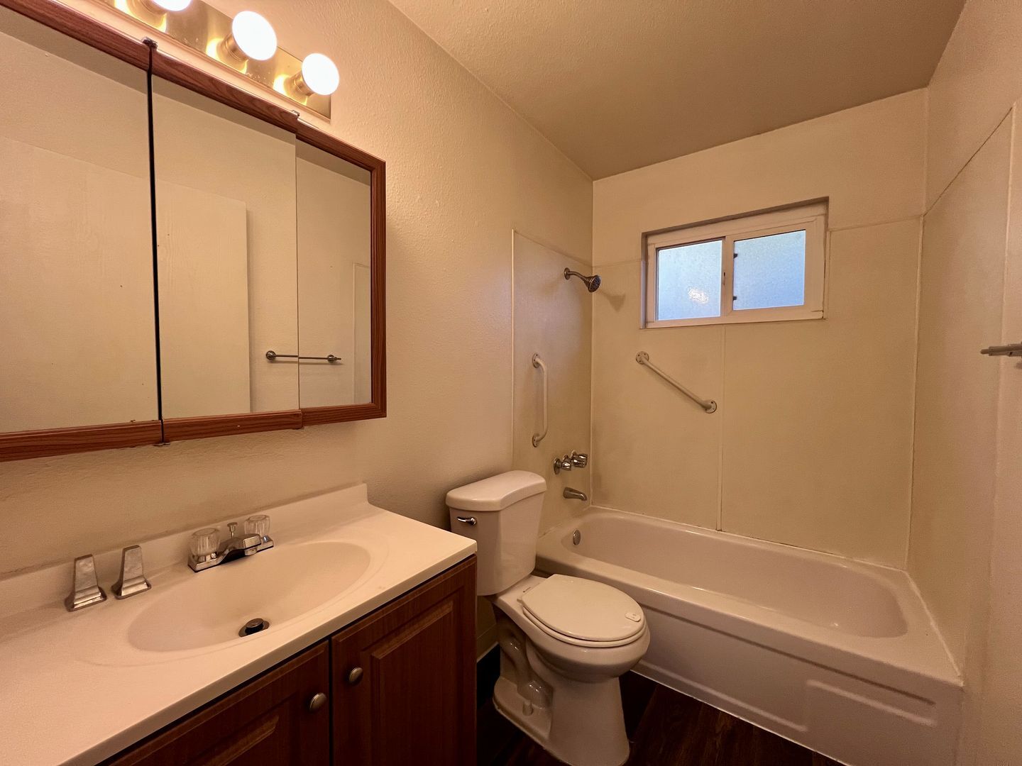 37950 HWY 26 - #03 - Sandy - Oregon - 2 bed, 1 bath rental property