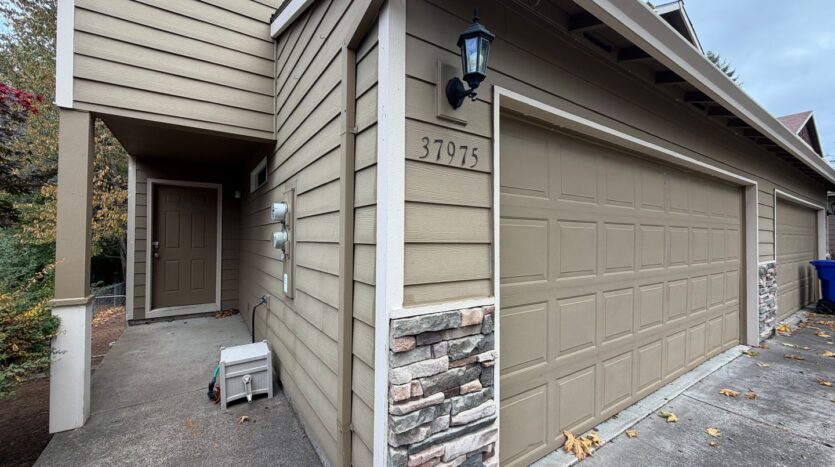 37975 Nettie Connett Dr - Sandy - Oregon - 3 bed, 2.5 bath rental property