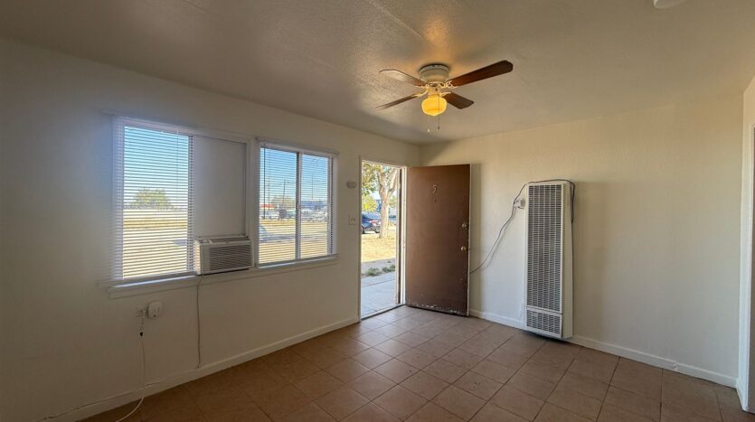 38717 6th St. East - Unit 5 - Palmdale - California - 1 bath rental property