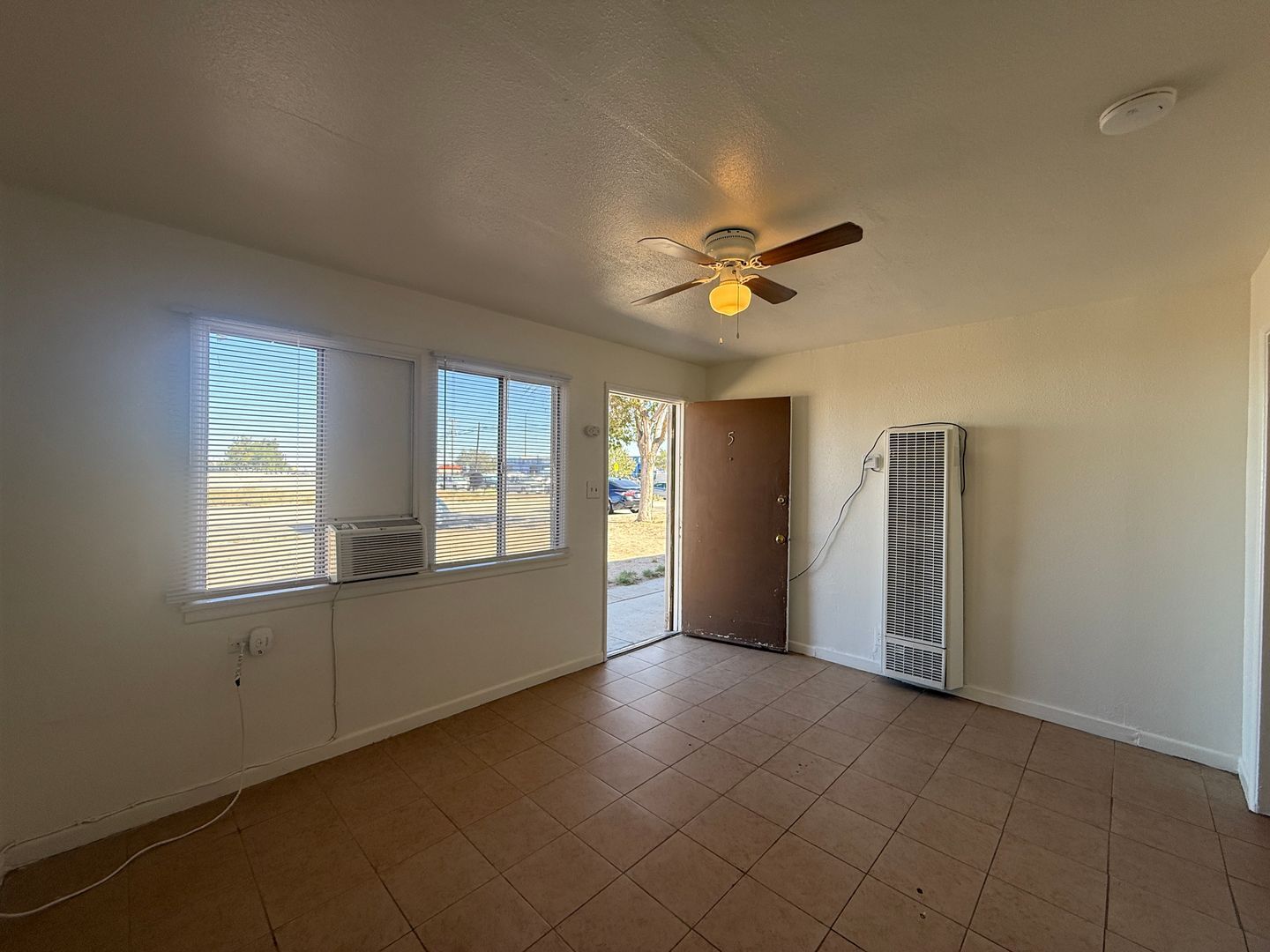 38717 6th St. East - Unit 5 - Palmdale - California - 1 bath rental property