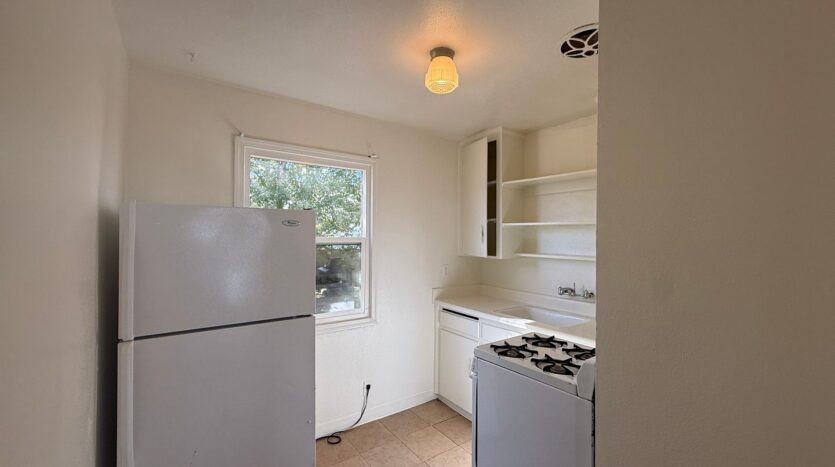38717 6th St. East - Unit 5 - Palmdale - California - 1 bath rental property
