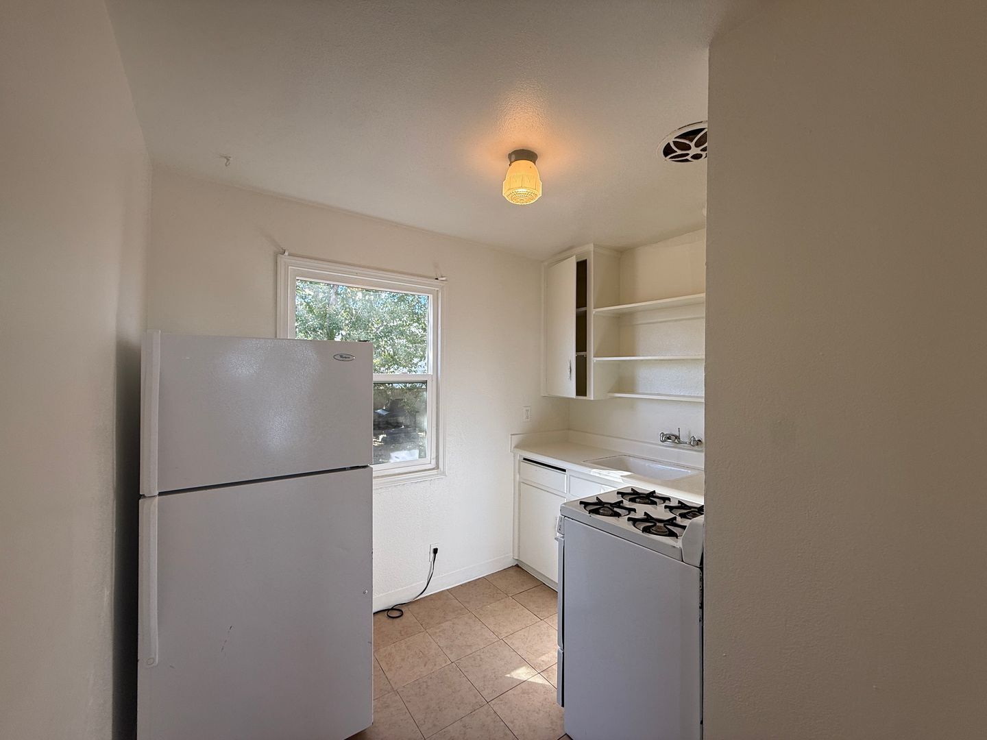 38717 6th St. East - Unit 5 - Palmdale - California - 1 bath rental property