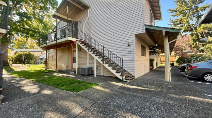 390 N Hayden Island Dr. - Portland - Oregon - 1 bed, 1 bath rental property