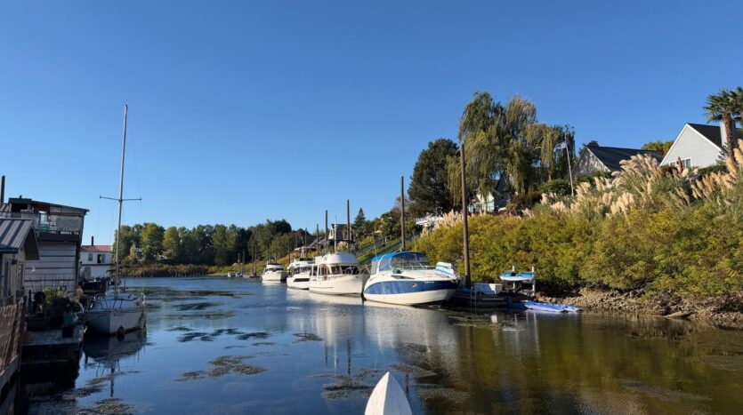 444 N Tomahawk Island Dr - Portland - Oregon - 2 bed, 1 bath rental property