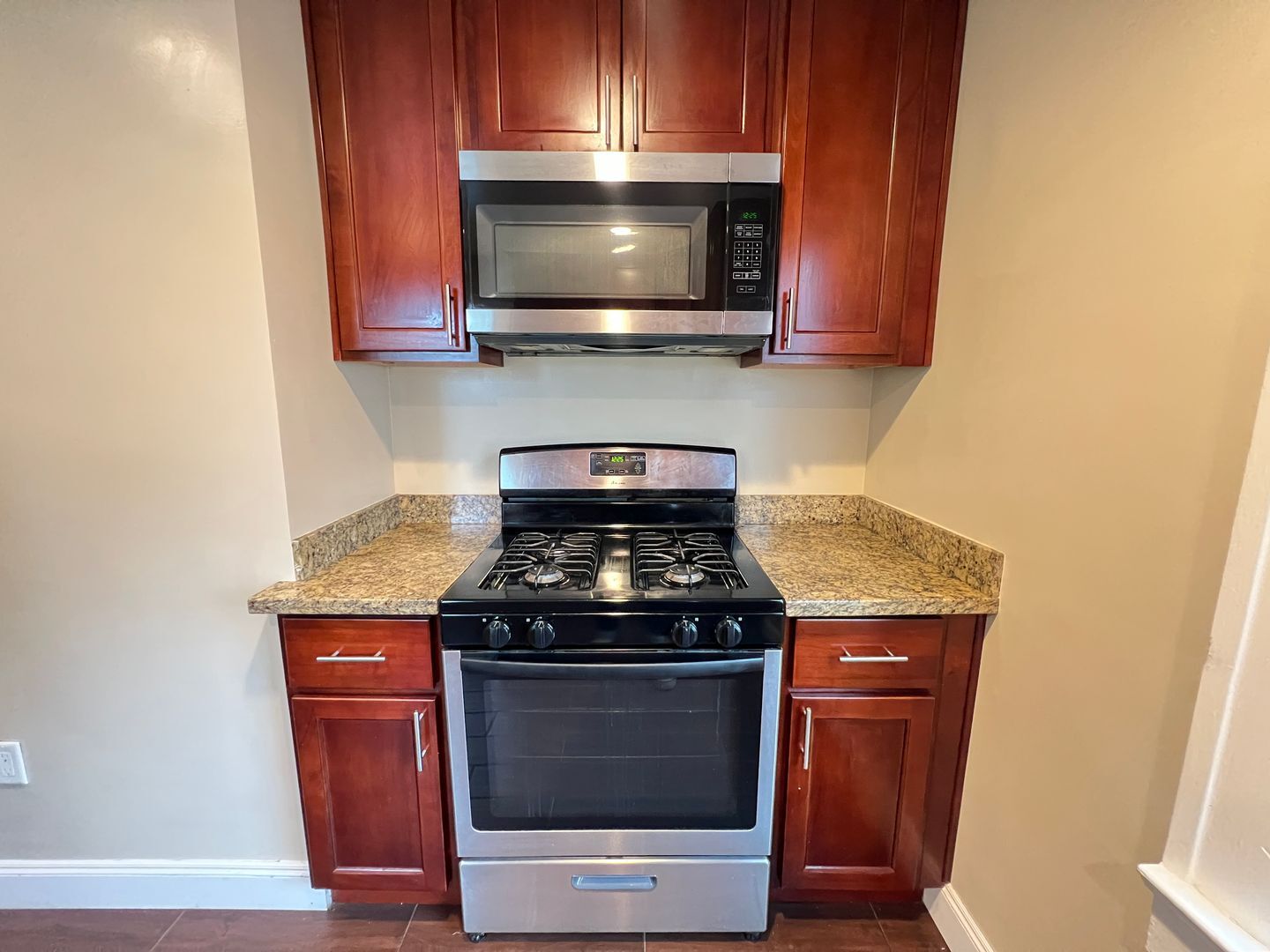 454-456 Alcatraz - Oakland - California - 1 bed, 1 bath rental property