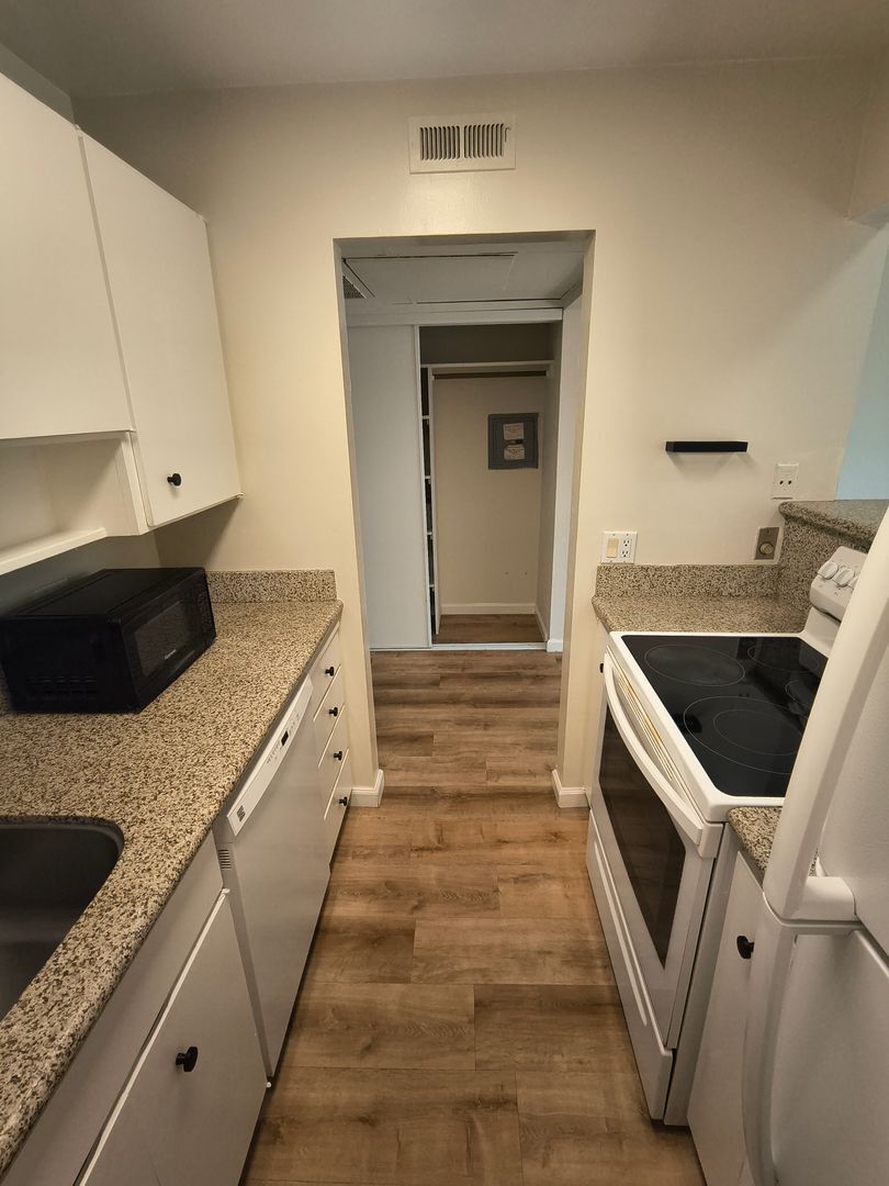 460 N Civic Drive Unit 504 - Walnut Creek - California - 1 bed, 1 bath rental property