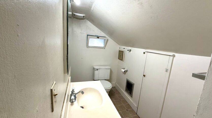 4747 19th Ave NE - Seattle - Washington - 18 bed, 6.5 bath rental property