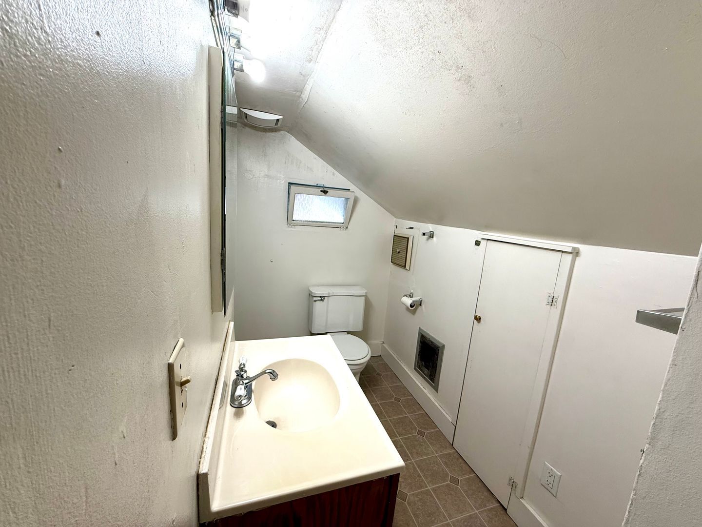 4747 19th Ave NE - Seattle - Washington - 18 bed, 6.5 bath rental property