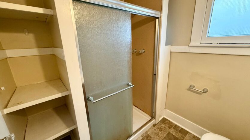 4747 19th Ave NE - Seattle - Washington - 18 bed, 6.5 bath rental property