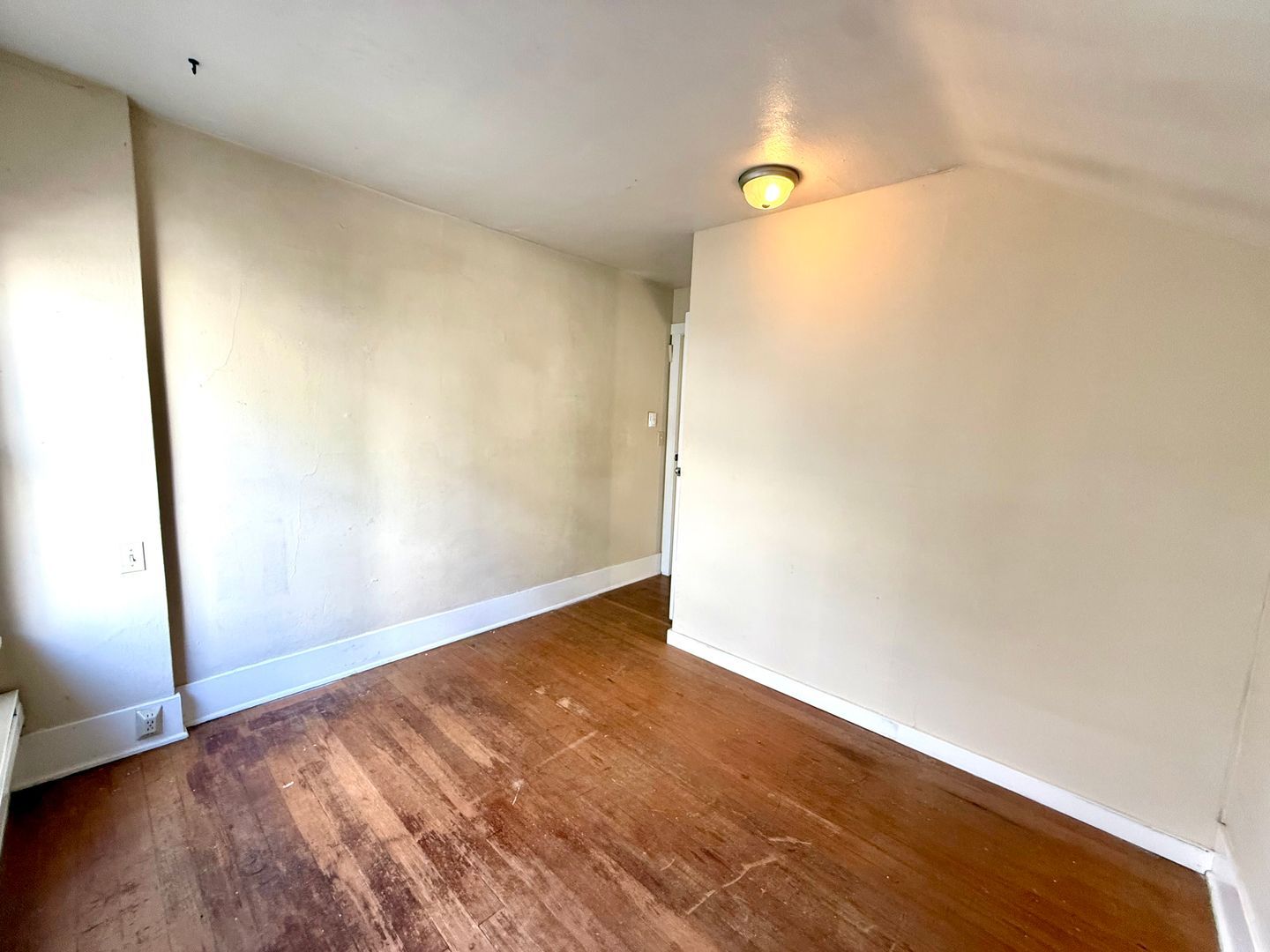 4747 19th Ave NE - Seattle - Washington - 18 bed, 6.5 bath rental property