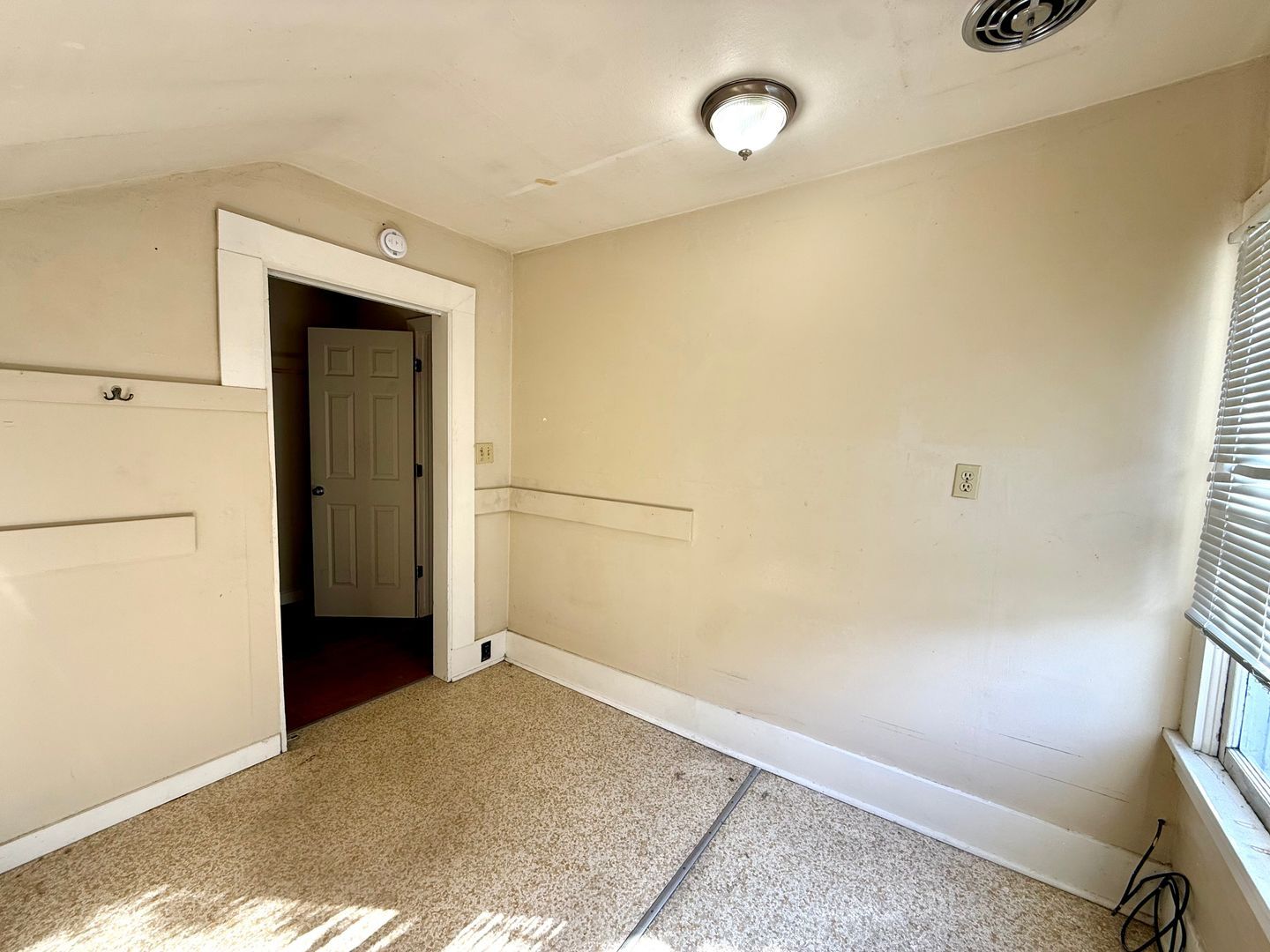 4747 19th Ave NE - Seattle - Washington - 18 bed, 6.5 bath rental property