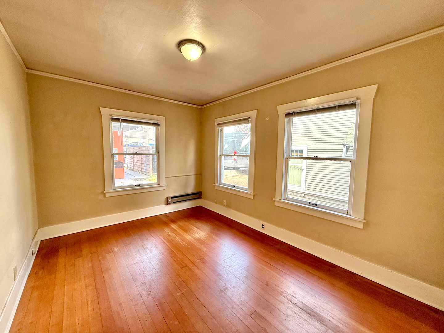 4747 19th Ave NE - Seattle - Washington - 18 bed, 6.5 bath rental property