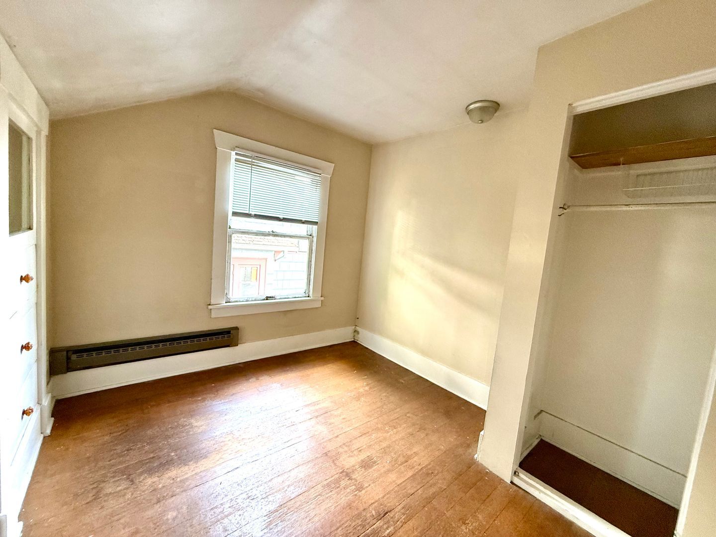 4747 19th Ave NE - Seattle - Washington - 18 bed, 6.5 bath rental property