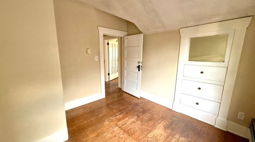 4747 19th Ave NE - Seattle - Washington - 18 bed, 6.5 bath rental property
