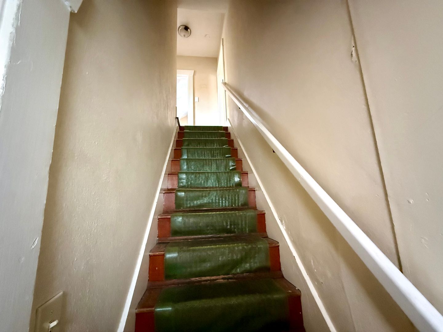 4747 19th Ave NE - Seattle - Washington - 18 bed, 6.5 bath rental property
