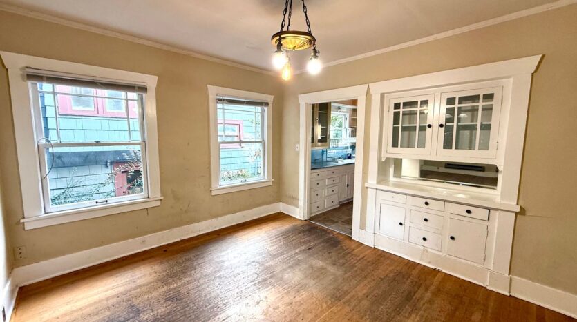 4747 19th Ave NE - Seattle - Washington - 18 bed, 6.5 bath rental property