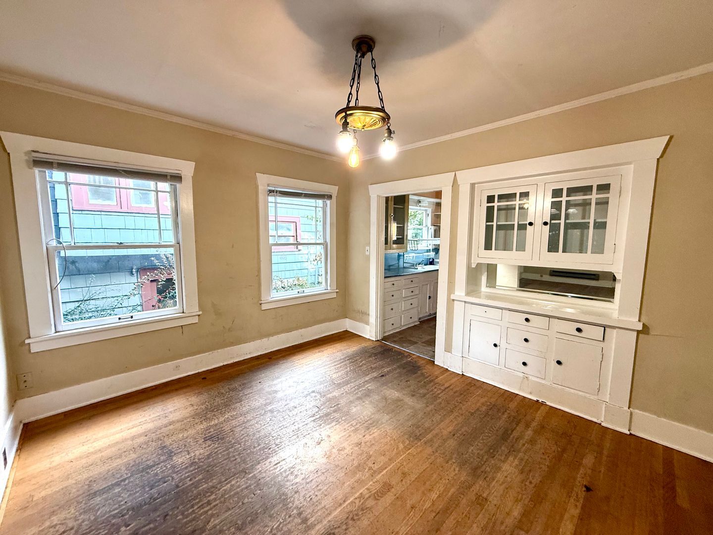 4747 19th Ave NE - Seattle - Washington - 18 bed, 6.5 bath rental property