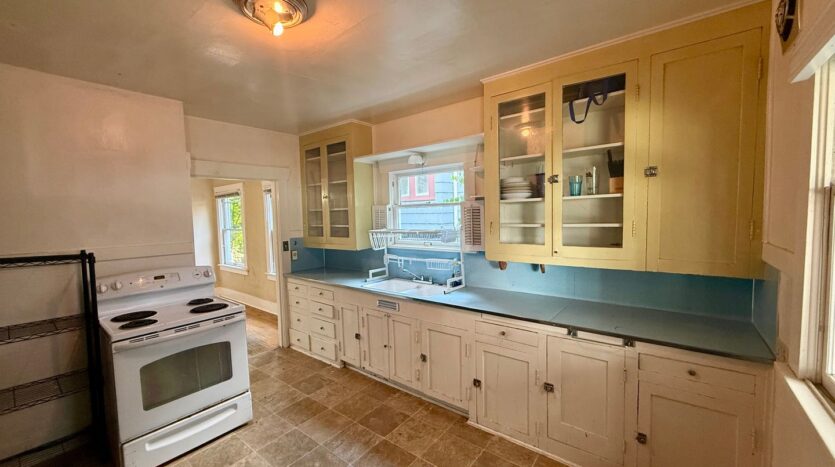 4747 19th Ave NE - Seattle - Washington - 18 bed, 6.5 bath rental property
