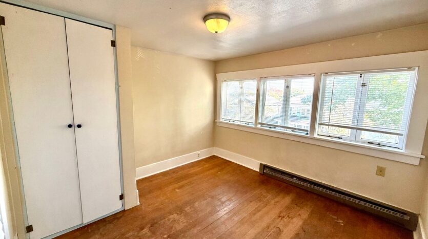 4747 19th Ave NE - Seattle - Washington - 18 bed, 6.5 bath rental property