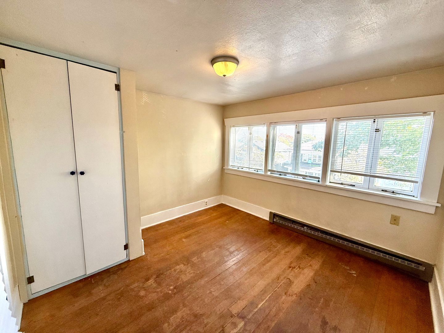 4747 19th Ave NE - Seattle - Washington - 18 bed, 6.5 bath rental property