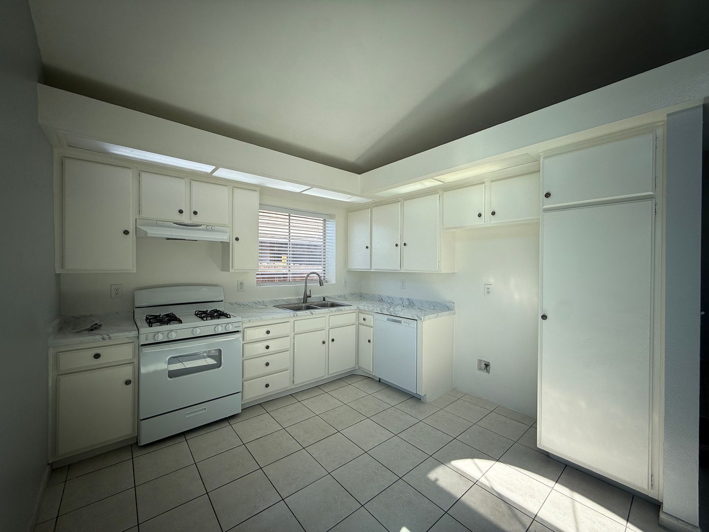5114 Sunburst Dr. - Palmdale - California - 3 bed, 2 bath rental property