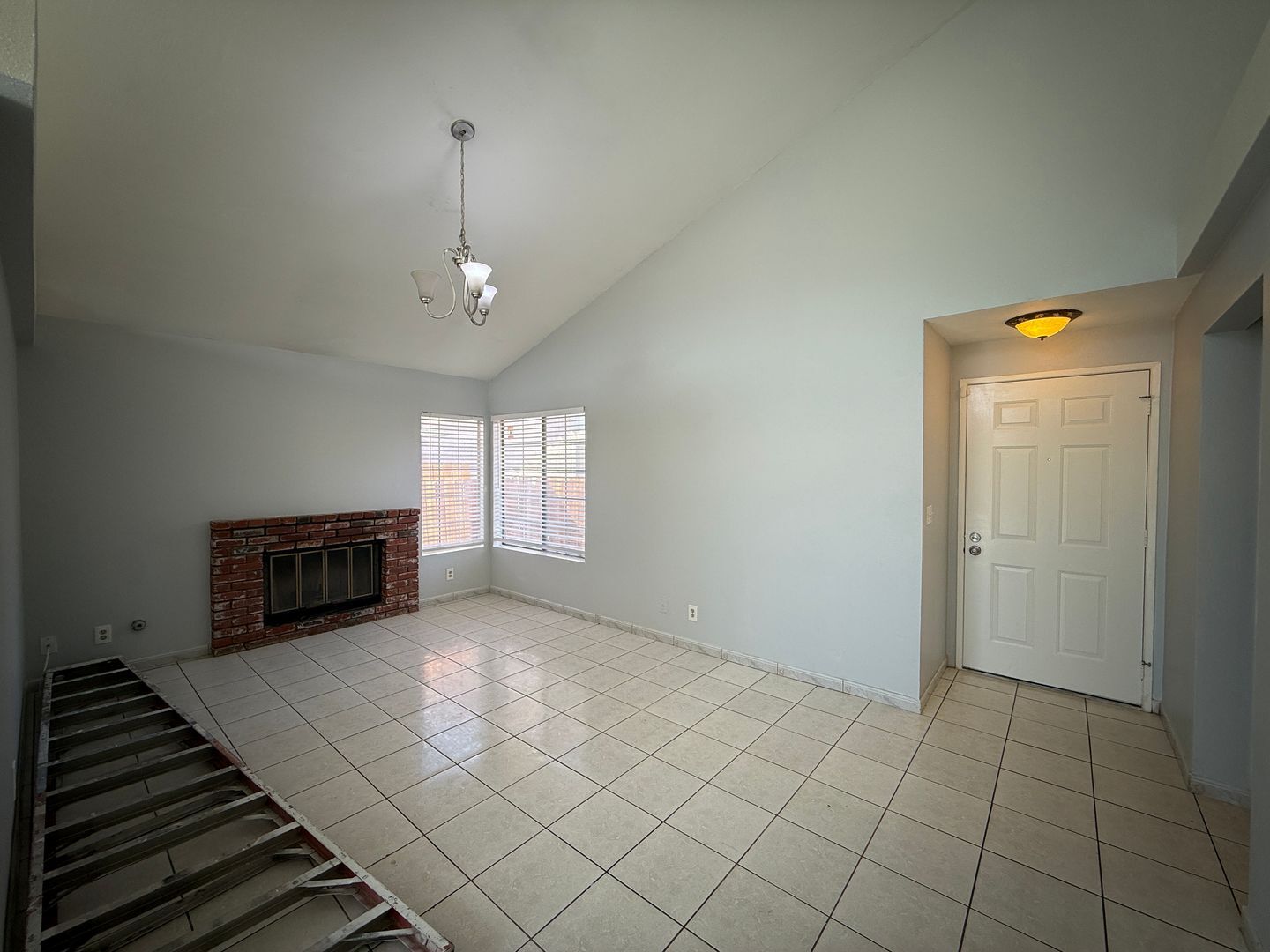 5114 Sunburst Dr. - Palmdale - California - 3 bed, 2 bath rental property