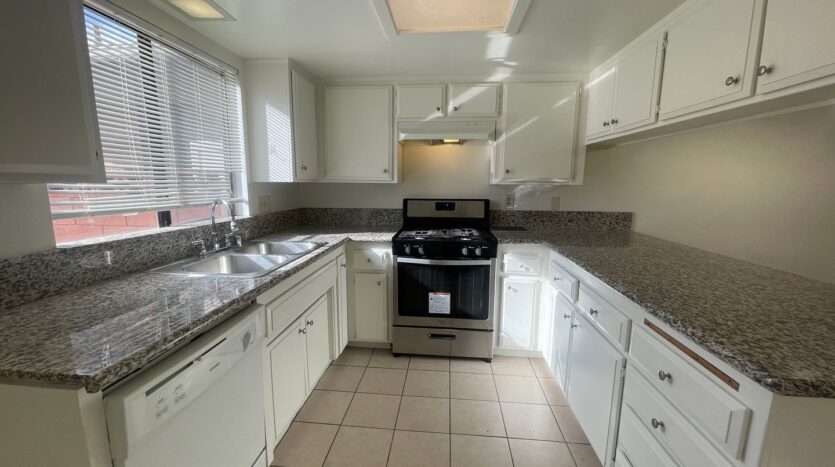 540 E. Lancaster Blvd - Unit B - Lancaster - California - 2 bed, 1.5 bath rental property