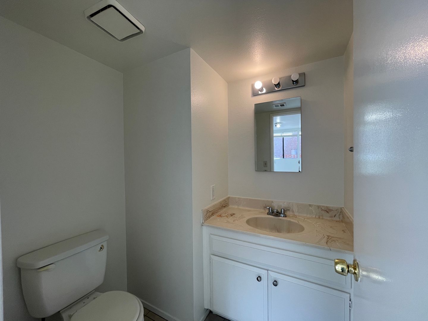 540 E. Lancaster Blvd - Unit B - Lancaster - California - 2 bed, 1.5 bath rental property