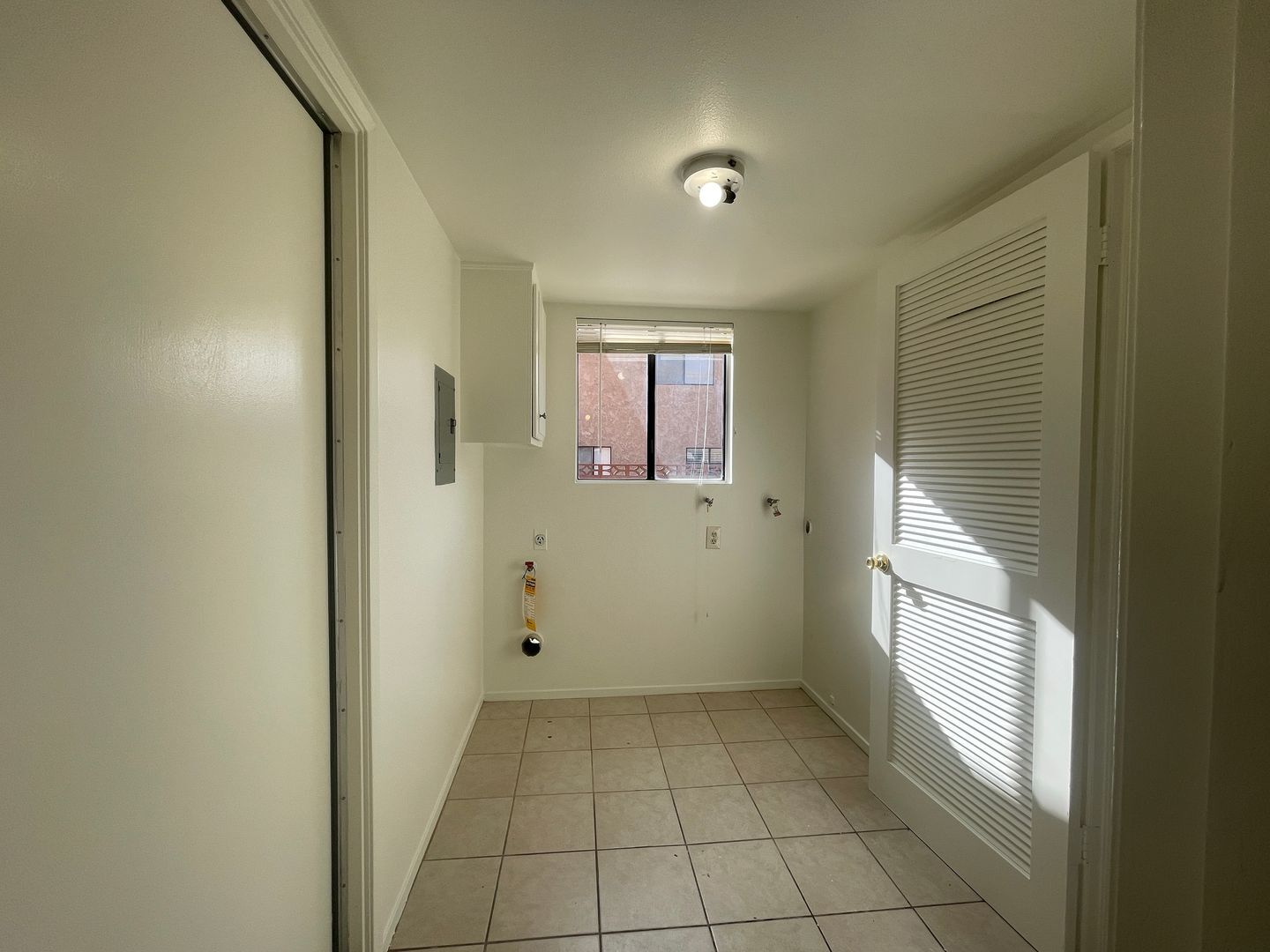 540 E. Lancaster Blvd - Unit B - Lancaster - California - 2 bed, 1.5 bath rental property