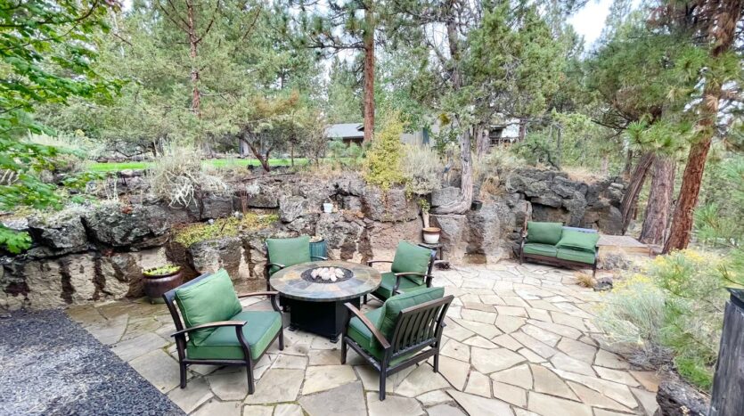 630 NW Silver Buckle Rd - Bend - Oregon - 4 bed, 3.5 bath rental property