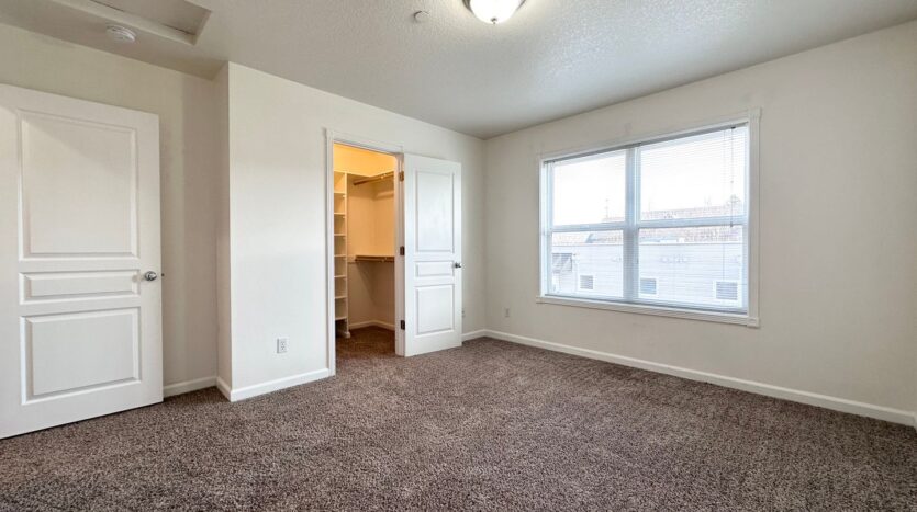 705 NE Roberts Avenue - Gresham - Oregon - 2 bed, 2.5 bath rental property